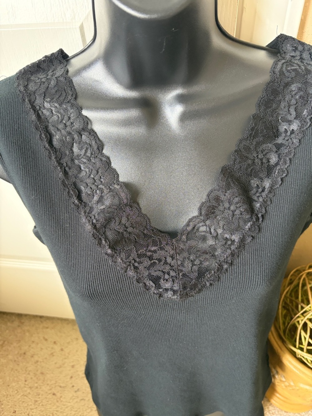 Lauren Ralph Lauren Black Lace Trim V-Neck Women's Tank Top - Brand Unspecified - Picture 3 of 6